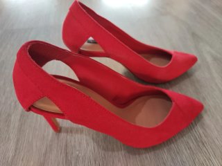 Zapatos de tacón rojos