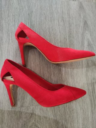 Zapatos de tacón rojos