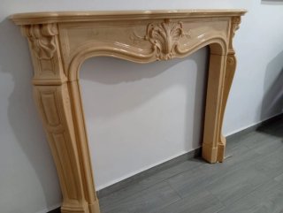 Chimenea decorativa de marmolina