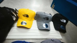 Lote Gorras Nike y The North Face 2x25€