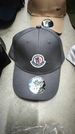 Lote Gorras Nike y The North Face 2x25€