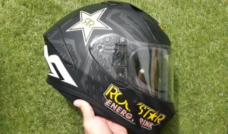Casco de moto AIROH Rockstar Edicion limitada.