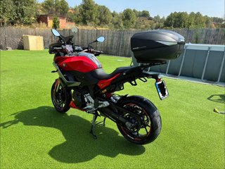 BMW F900XR Roja y Plateada