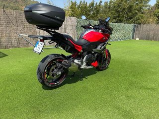 BMW F900XR Roja y Plateada