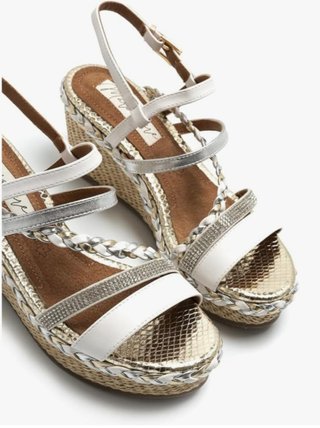 Sandalias cuña Mariamare blancas y doradas