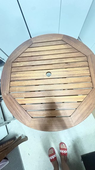 Mesa redonda de madera