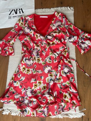 Mono Vestido Zara floral rojo