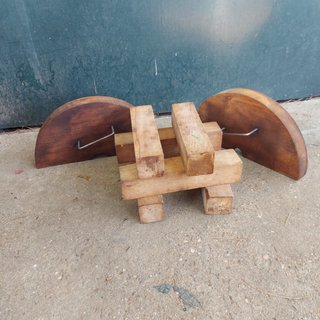 Prensa de Uva de Madera y Metal Roja