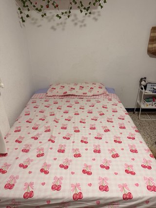 Funda de almohada y sábana con cerezas