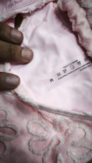 Bikini rosa con textura floral 2x15€
