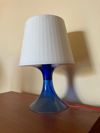 Lámpara de mesita de noche azul y blanca
