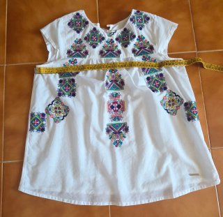 Camisa blanca bordada. Talla S. Marca Tintoretto
