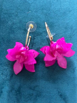 Pendientes flor fucsia y dorados