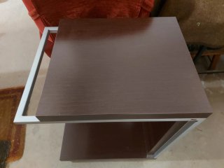 Mesa auxiliar moderna madera y metal