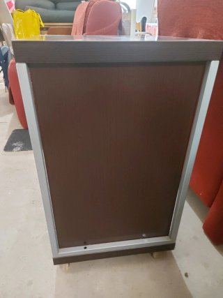Mesa auxiliar moderna madera y metal