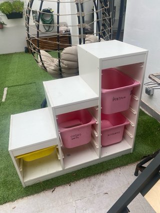 Mueble organizador infantil escalonado