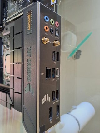 i7 14700KF + Asus TUF GAMING B760 WIFI D4