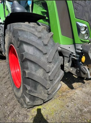 Tractor Fendt 828 Vario S4