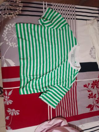 Camiseta de rayas verde y blanca Talla XS