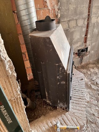 Chimenea de leña metálica y cristal