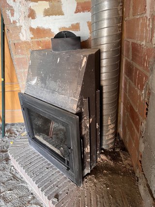 Chimenea de leña metálica y cristal