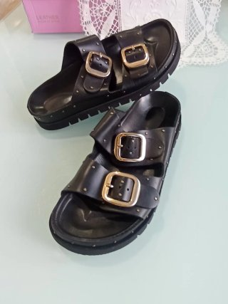 Sandalias de piel con hebillas T36