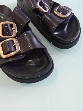 Sandalias de piel con hebillas T36