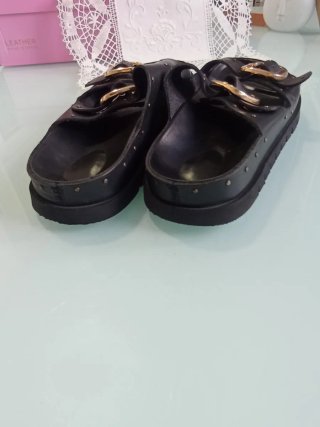 Sandalias de piel con hebillas T36