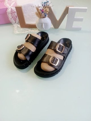 Sandalias de piel con hebillas T36