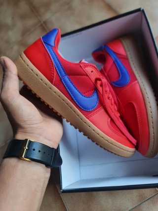 Zapatillas Nike Rojas y Azules talla 38