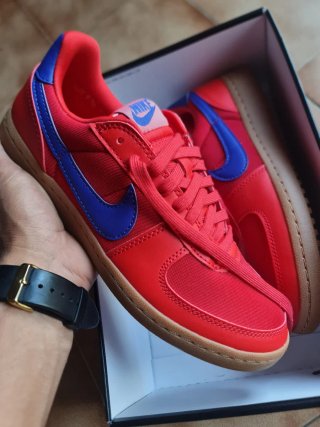 Zapatillas Nike Rojas y Azules talla 38