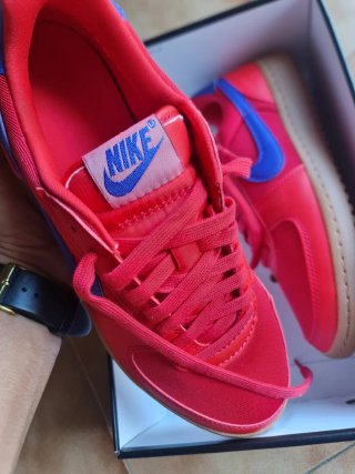 Zapatillas Nike Rojas y Azules talla 38