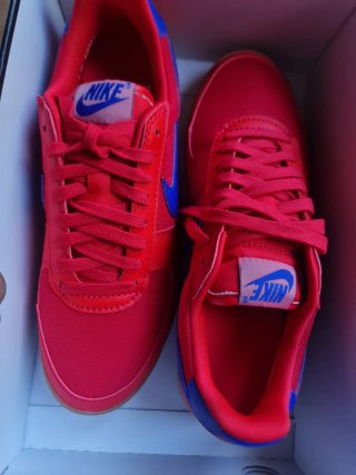 Zapatillas Nike Rojas y Azules talla 38