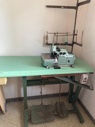 Máquina Overlock Industrial Yamato