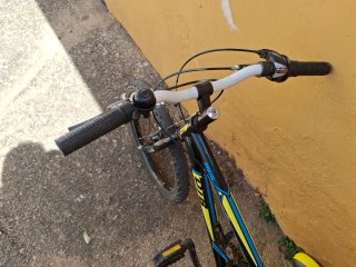 Bicicleta DTB Negra y Amarilla