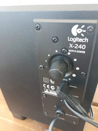 Equipo Altavoces Logitech 2.1 Modelo  X-240