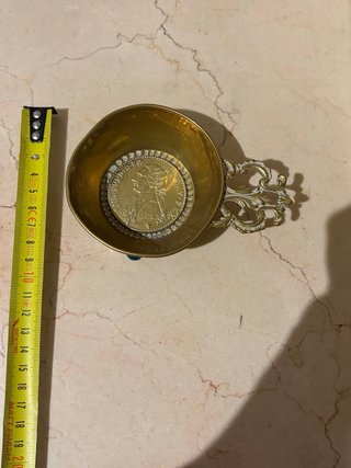 PAREJA CUENCOS DE LATÓN CON MONEDA DE CARLOS III