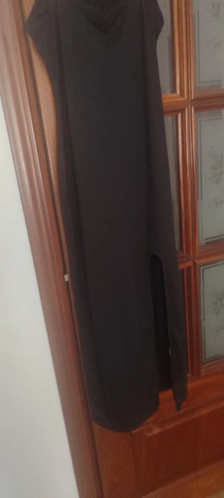 Vestido negro con botones dorados sin estrenar.