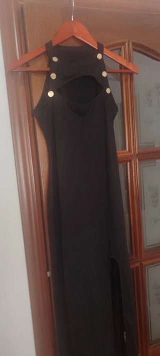 Vestido negro con botones dorados sin estrenar.