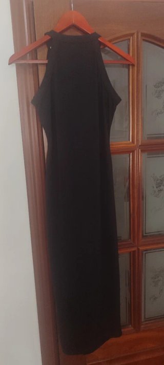 Vestido negro con botones dorados sin estrenar.