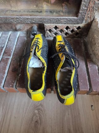 Zapatillas Ciclismo Negras y Amarillas