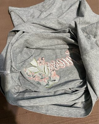 Camiseta Guess Mujer Gris Bordada