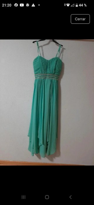 Vestido largo verde con pedrería