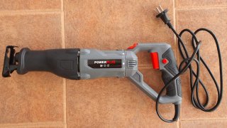 Sierra Sable Powerplus POWE30030 710W. Como nueva.