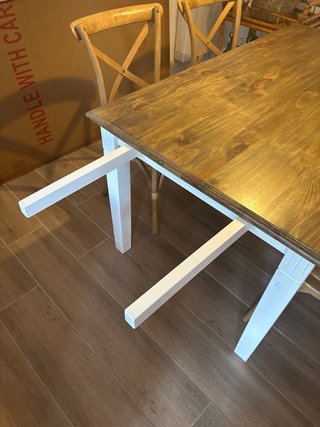 Mesa de comedor de madera