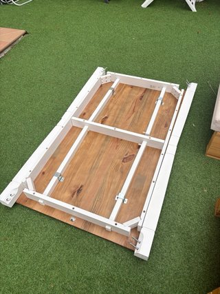 Mesa de comedor de madera