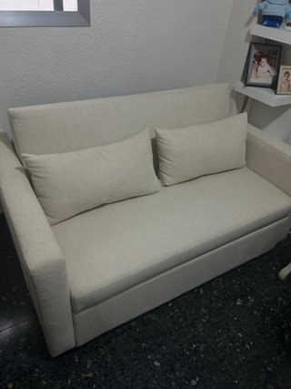 Sofá cama beige, solo usado un par de semanas.