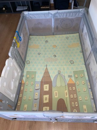 Cortile grande XL per bambini con tappeto e porta