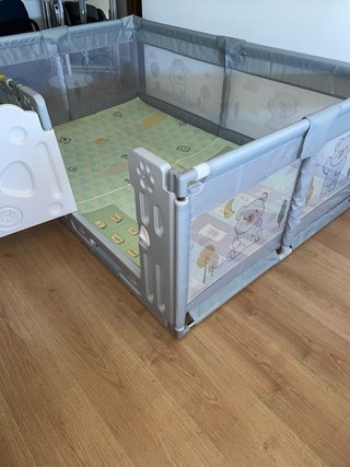 Cortile grande XL per bambini con tappeto e porta