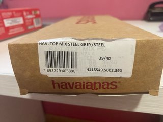 Havaianas chanclas grises y blancas